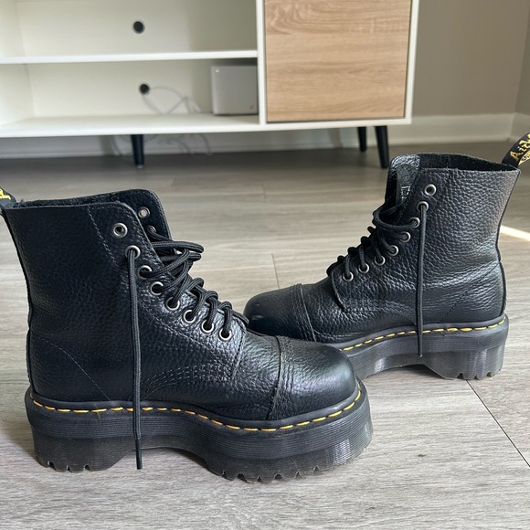 Size 6 Sinclairs Dr Martens - Picture 2 of 2